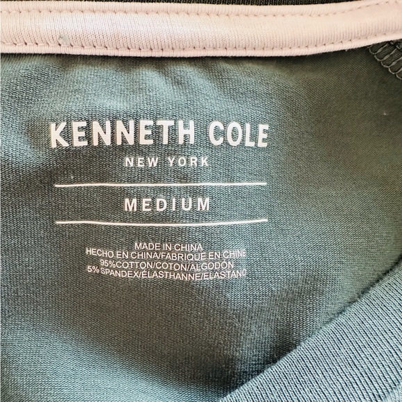 Kenneth Cole Men's Green V-Neck Short Sleeve Tee Shirt Size Medium - Picture 3 of 3